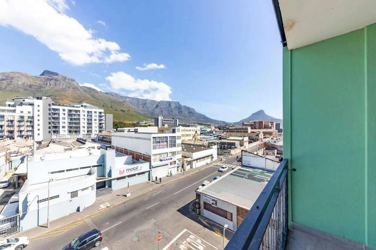 Stunning Studio Apartment With Balcony Woodstock! Κέιπ Τάουν Νότια Αφρική