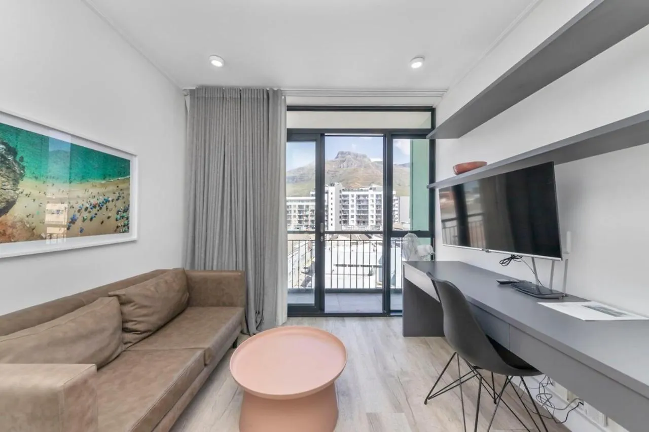 Stunning Studio Apartment With Balcony Woodstock! Κέιπ Τάουν Νότια Αφρική