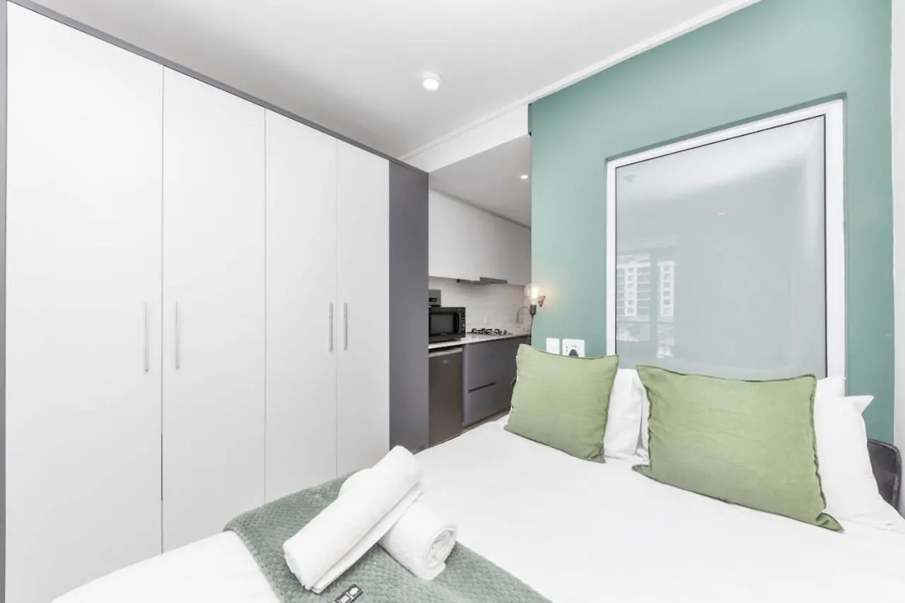 Stunning Studio Apartment With Balcony Woodstock! Κέιπ Τάουν 0*,