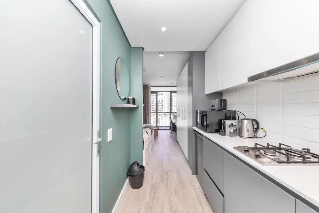 Stunning Studio Apartment With Balcony Woodstock! Κέιπ Τάουν
