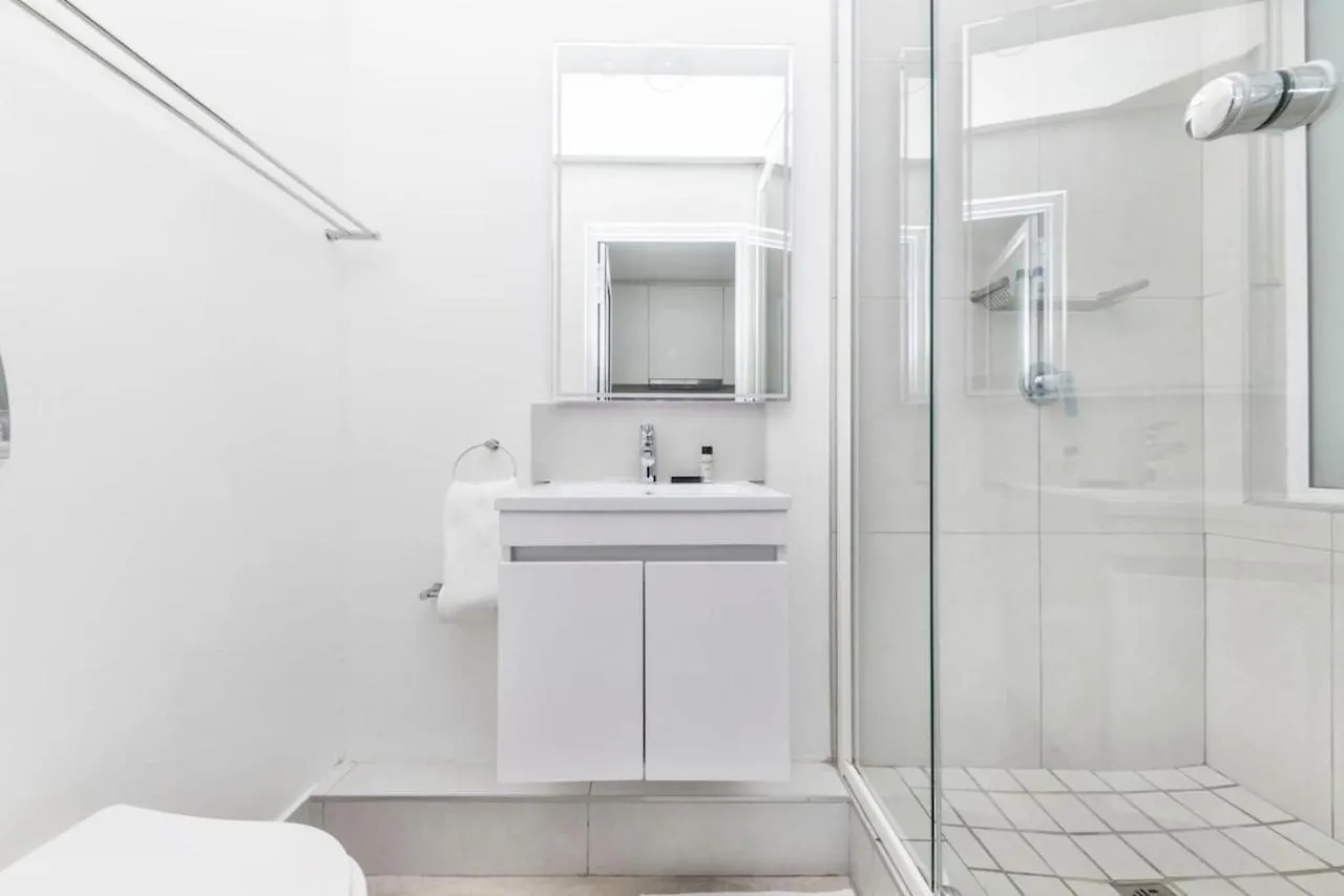 Stunning Studio Apartment With Balcony Woodstock! Κέιπ Τάουν Νότια Αφρική