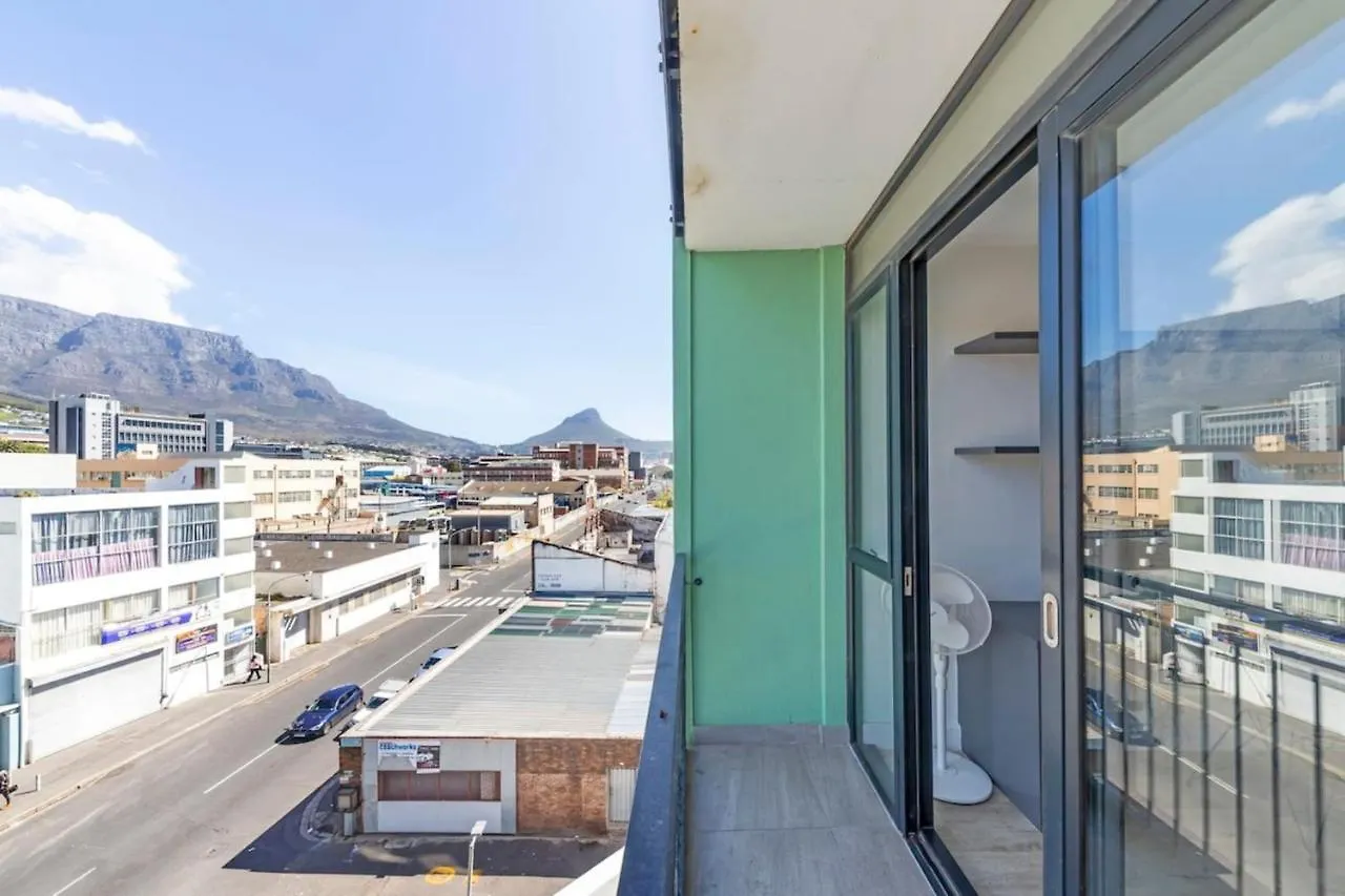 Stunning Studio Apartment With Balcony Woodstock! Κέιπ Τάουν